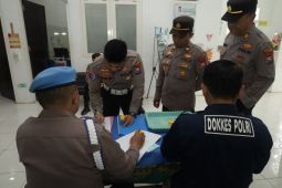 Pejabat utama Polres Tuban tes urine cegah penyalahgunaan narkoba