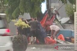 Hujan deras dan angin kencang rusak sejumlah bangunan di Sidoarjo