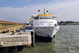 Cuaca buruk, KSOP tunda keberangkatan kapal Situbondo-Madura