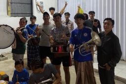 Unik! Pemuda Hibrida Ujung bangunkan sahur pakai drum band