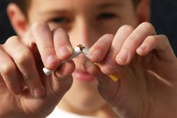 Inggris Larang Rokok: Warga Kelahiran 2009 ke Atas Tak Boleh Beli