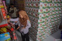 Pemeriksaan kelaikan jajanan lebaran di Lumajang