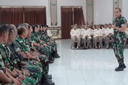 Danlanud Iswahjudi ingatkan personel TNI waspadai godaan judol dan pinjol