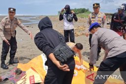 Petugas gabungan temukan jasad nelayan asal Sukabumi terdampar di Cianjur
