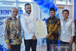 Satu-satunya di Sumatera, Perumda AM Kota Padang terima sertifikasi halal dari BPJPH