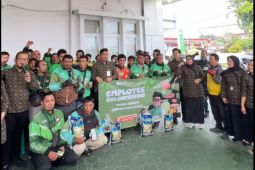 BPJS Ketenagakerjaan Pangkalpinang bagikan 50 paket beras untuk pengemudi online