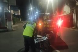 Balapan liar di kawasan Sawah Lega Garut dibubarkan polisi, satu motor ketinggalan!
