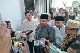 Gubernur Babel salurkan paket sembako bantu warga Belitung