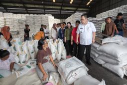 Sidak pasar dan distributor, ketersediaan bahan pokok Idul Fitri cukup