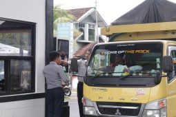 Polisi uji coba retribusi parkir di Gilimanuk sebelum mudik 2026