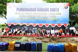 Polda Maluku musnahkan 5.856 liter minuman keras jenis sopi