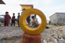 Dolanan bersama anak kampung nelayan