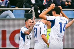 Como bekuk tuan rumah Cagliari 2-1