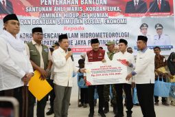Mendagri-Mensos salurkan bansos Rp878 miliar ke daerah bencana