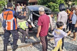 Satu mobil tertemper kereta api barang di Simalungun, penumpang selamat