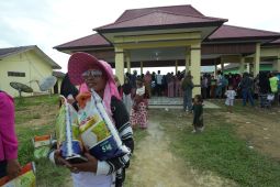 Gerakan Pangan Murah berubah menjadi pangan gratis di Halteng karena tinggi antusiasme warga