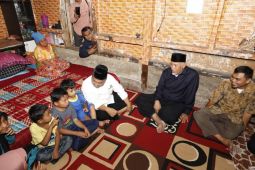 Gubernur Sumbar serahkan bantuan bedah rumah bagi warga kurang mampu di Solok Selatan