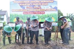 Polres Madiun tanam jagung bersama pesilat dukung swasembada pangan
