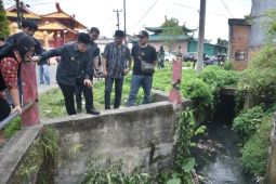 Wali kota Jambi tinjau drainase untuk antisipasi banjir saat musim hujan