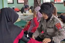 Polisi Cilegon beri layanan kesehatan bagi warga terdampak banjir