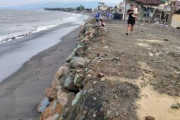 Riprap serta masa depan pesisir Ampenan