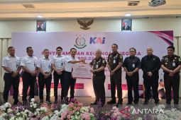 Kajati Sumut bersama Kajari Medan kembalikan tiga aset PT KAI senilai Rp55,85 miliar