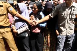 Antre sembako murah di Malang