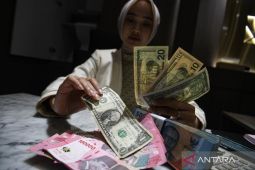Rupiah menguat seiring pemerintah naikkan harga BBM non subsidi