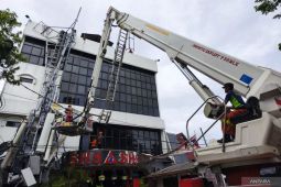 Kolaborasi warga dan layanan darurat menjaga Surabaya