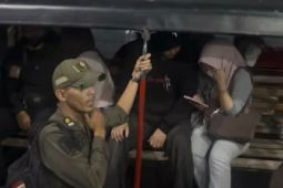 Gerebek Kos-kosan di Karawang, Satpol PP Jaring 26 Pasangan Bukan Suami Istri!