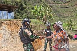 Satgas Yonif 511 anjangsana di Popome Lanny Jaya perkuat komunikasi sosial