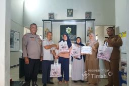 PT Timah salurkan paket sembako bantu warga Bangka Barat sambut Idul Fitri