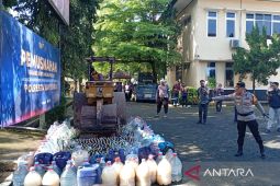 Polresta Banyumas musnahkan minuman beralkohol hasil sitaan selama Ramadhan