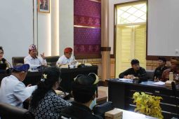 Bupati Buleleng minta para pengusaha ikut bantu korban bencana banjir