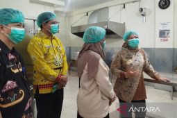 Bupati Kobar tinjau sekolah dan SPPG demi memastikan program MBG berjalan lancar