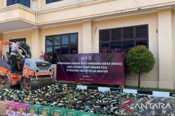 Polda Banten musnahkan 7.733 botol miras hasil operasi pekat