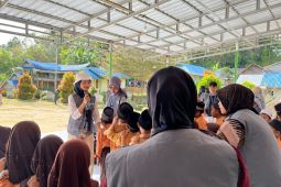 Mahasiswa Unimed pulihkan mental remaja Kampung Darussalam Pasca Banjir