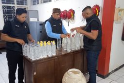 Satpol PP Probolinggo sita miras dari toko dekat ponpes