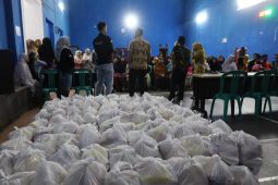 Pemkab Kuningan salurkan 2.124 paket sembako bersubsidi jelang Lebaran