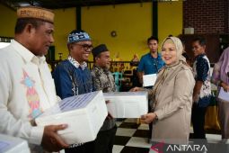Wagub Gorontalo salurkan bantuan ikan untuk LKSA