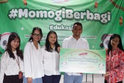 Momogi berbagi di Sekolah Kami dukung pendidikan dan hadirkan keseruan bagi anak-anak