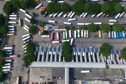 Arus mudik lebaran di Terminal Purabaya