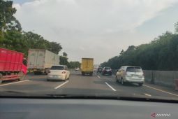 Lalu lintas Tol Cikampek Karawang terpantau ramai lancar