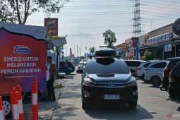 Volume kendaraan mudik di rest area KM 43 Jakarta-Merak mulai ramai