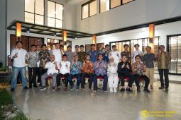 Rektor UI buka ruang dialog dengan mahasiswa lewat buka bersama
