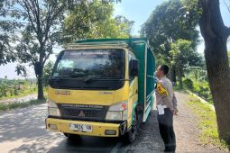 Polres Cianjur menilang belasan truk melintas di jalur mudik