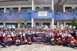 Pertamina Patra Niaga bagikan 2.000 paket  perlengkapam sekolah bagi anak di Papua