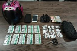 Polisi Sikat Pengedar Obat Keras di Pasar Limbangan Garut, Ratusan Pil Disita!