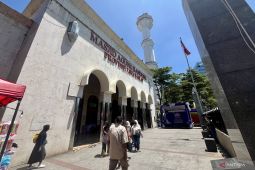 Kawasan Masjid Raya Bandung jadi tujuan jalan-jalan dan belanja