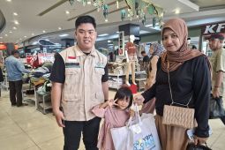 YBM PLN Kalbar ajak 284 anak yatim dhuafa belanja baju lebaran